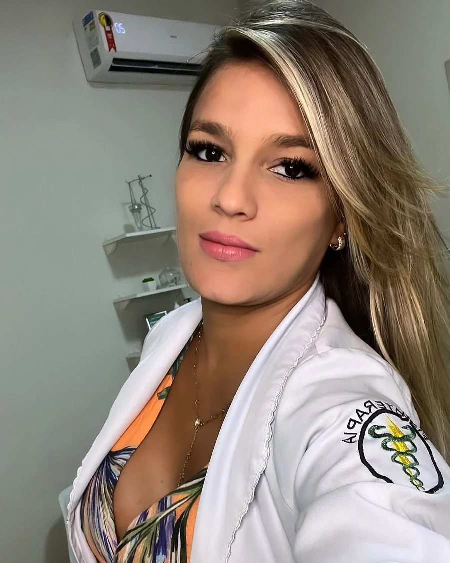 Dra. Thaise Silveira, Fisioterapia · Especialista em Depilação a Laser